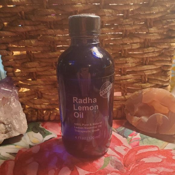 NWT Radha Beauty Lemon Essential Oil 4 oz Aromatherapy Skincare Household - Picture 2 of 13